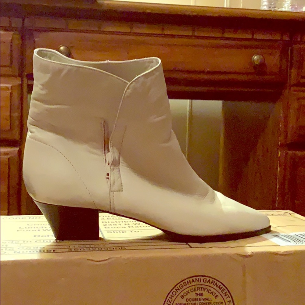 Jennifer Moore boots